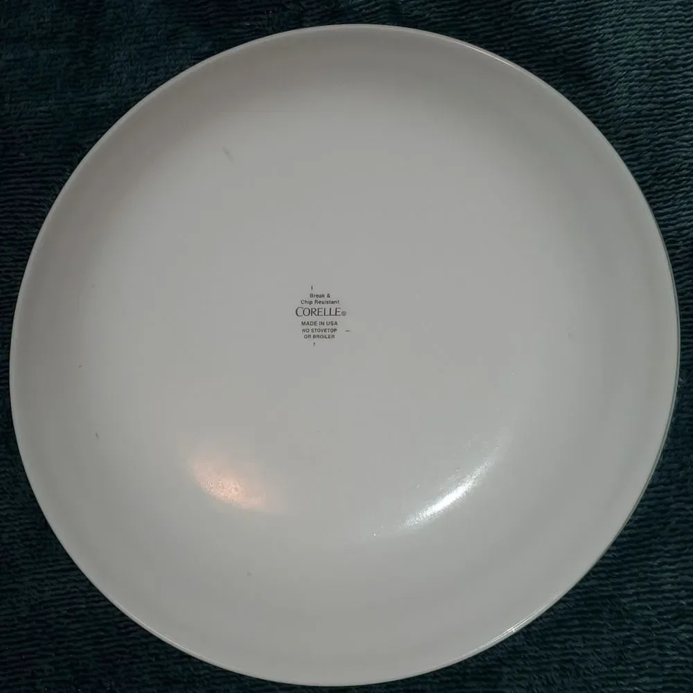 Classic Cafe in Black by‎ Corelle Set of Four 10.5